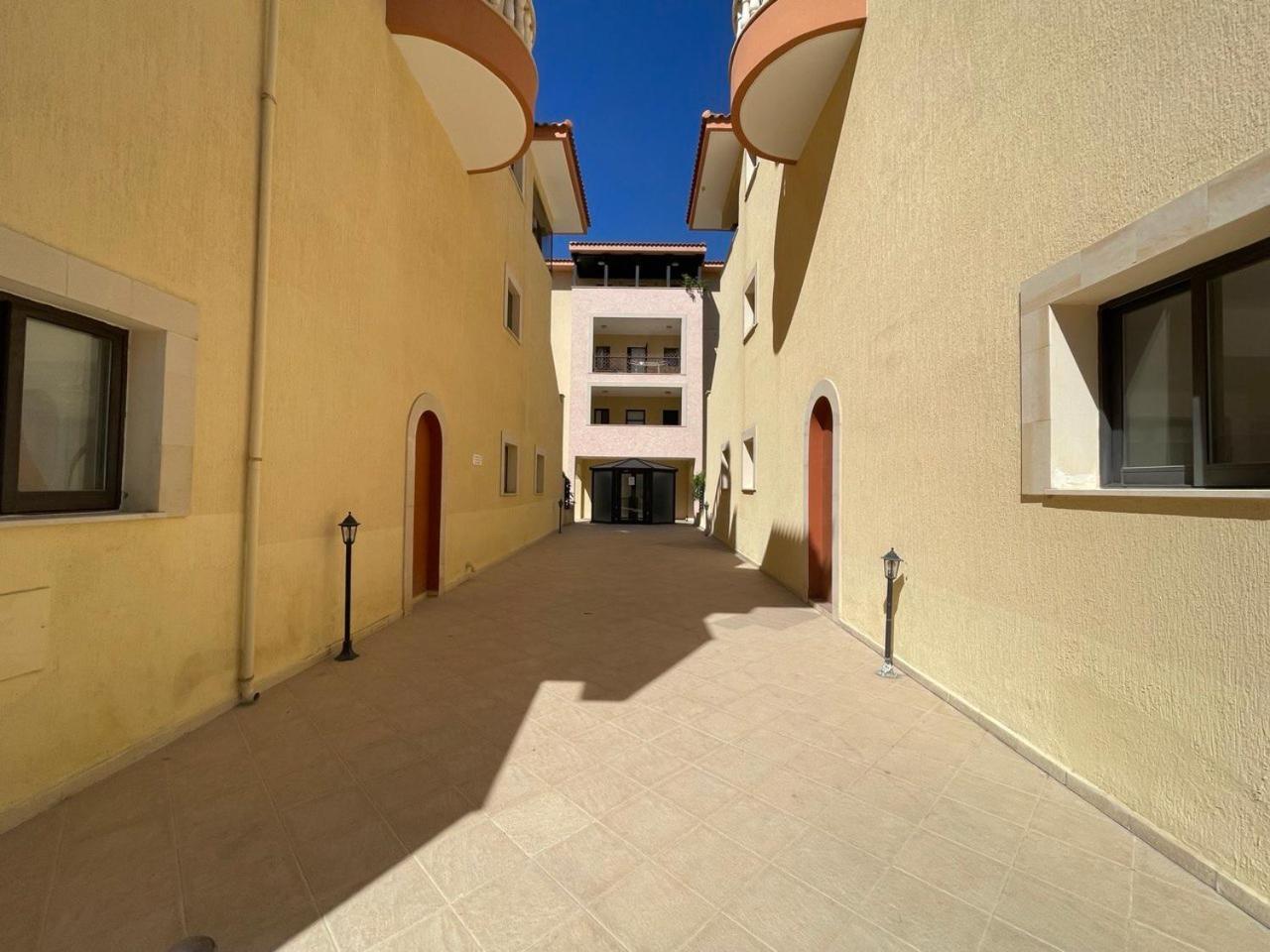 Queens Gardens Paphos Extérieur photo