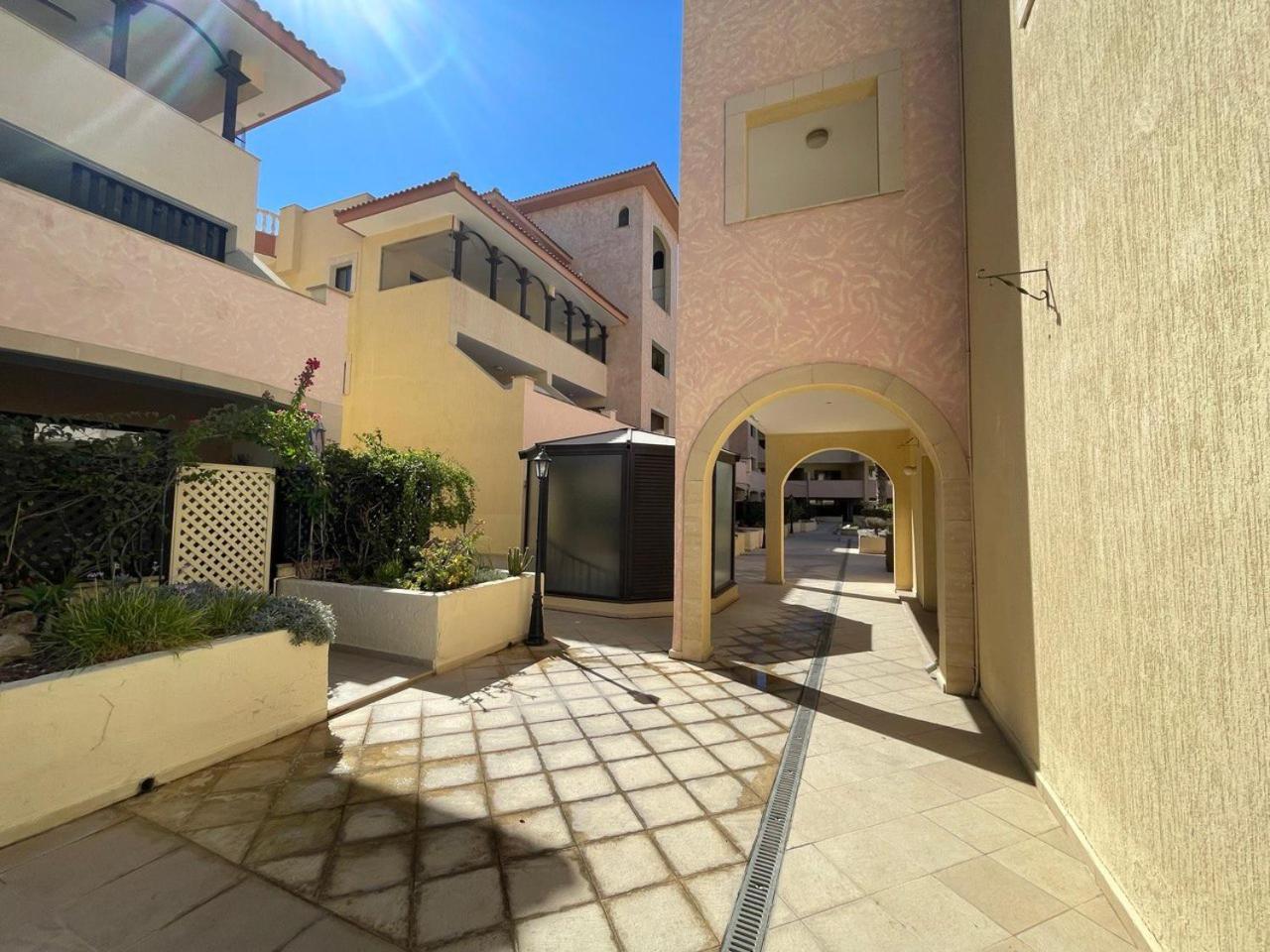 Queens Gardens Paphos Extérieur photo