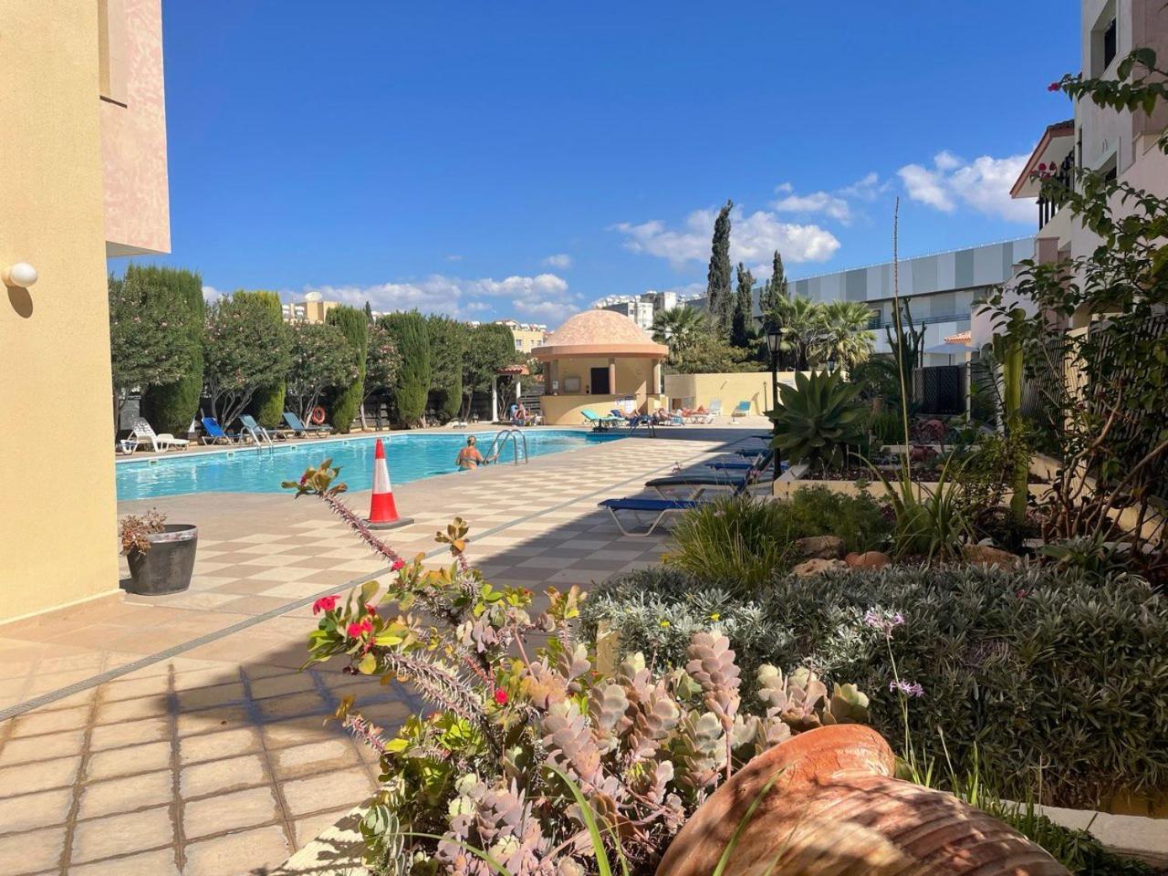 Queens Gardens Paphos Extérieur photo